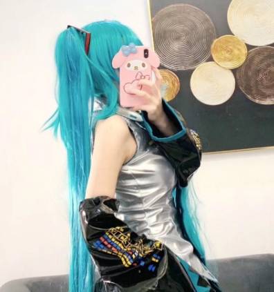 萌白酱()个人资料照片